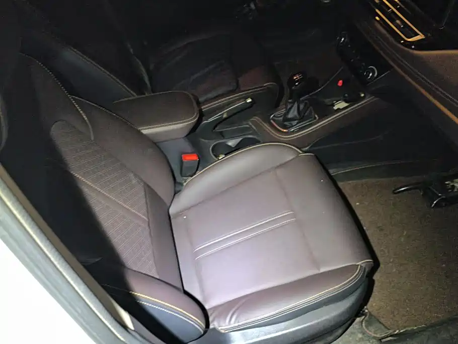 Changan Eado DT — миниатюра 8