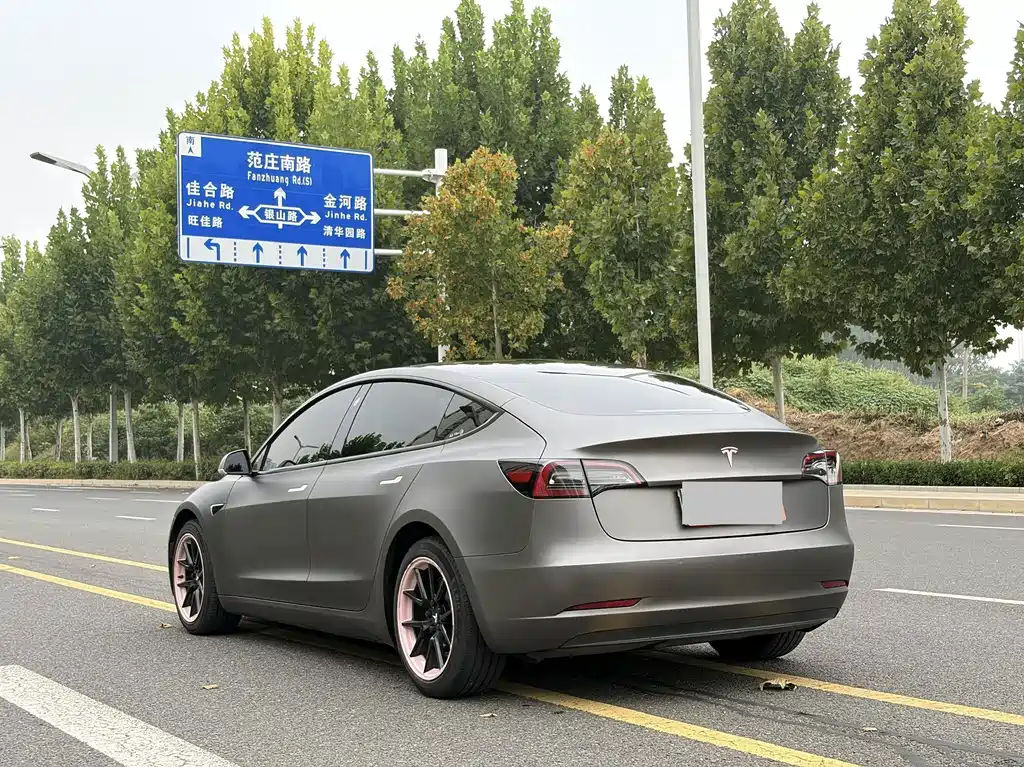Tesla Model 3 — миниатюра 13