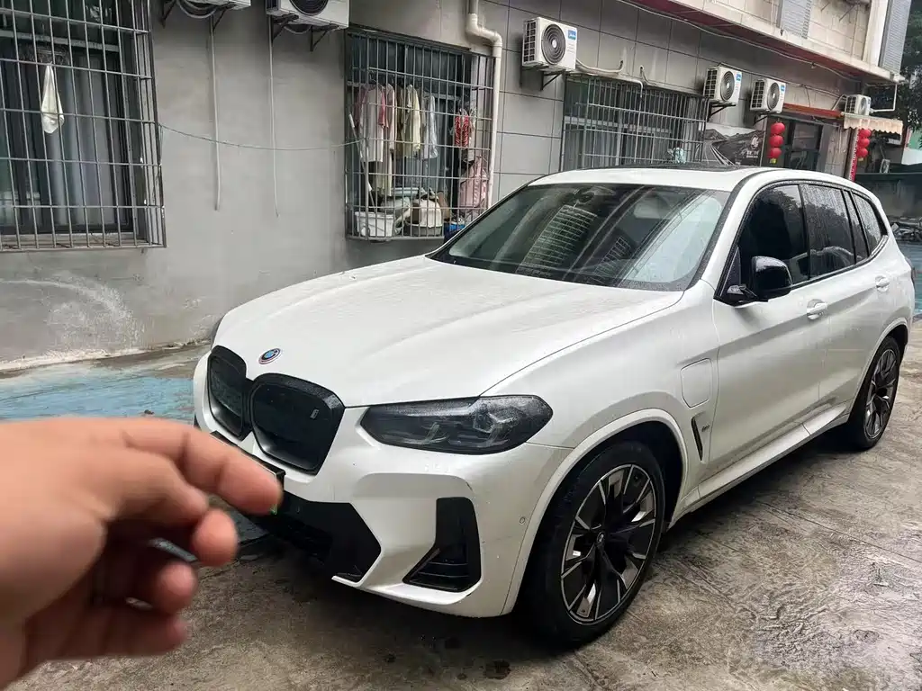BMW iX3 2024