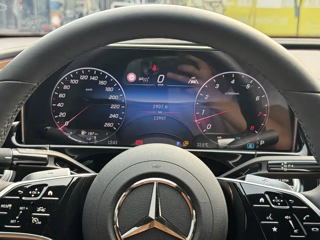 Mercedes-Benz E-Class — миниатюра 7