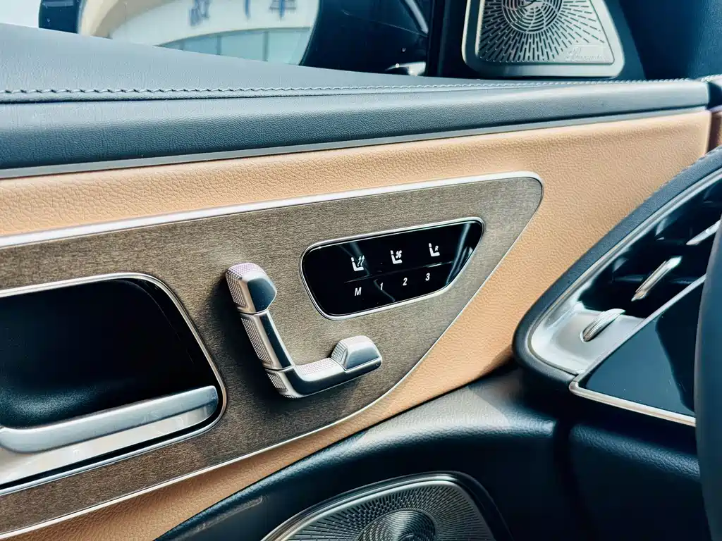 Mercedes-Benz E-Class — миниатюра 10