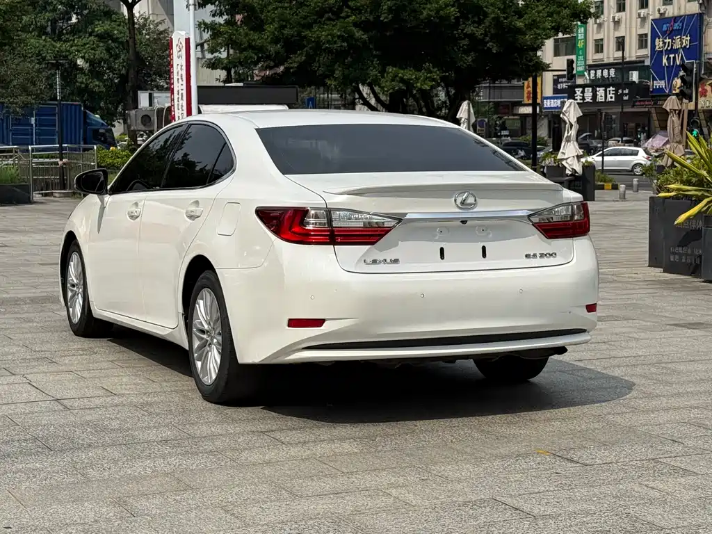 Lexus ES — миниатюра 8