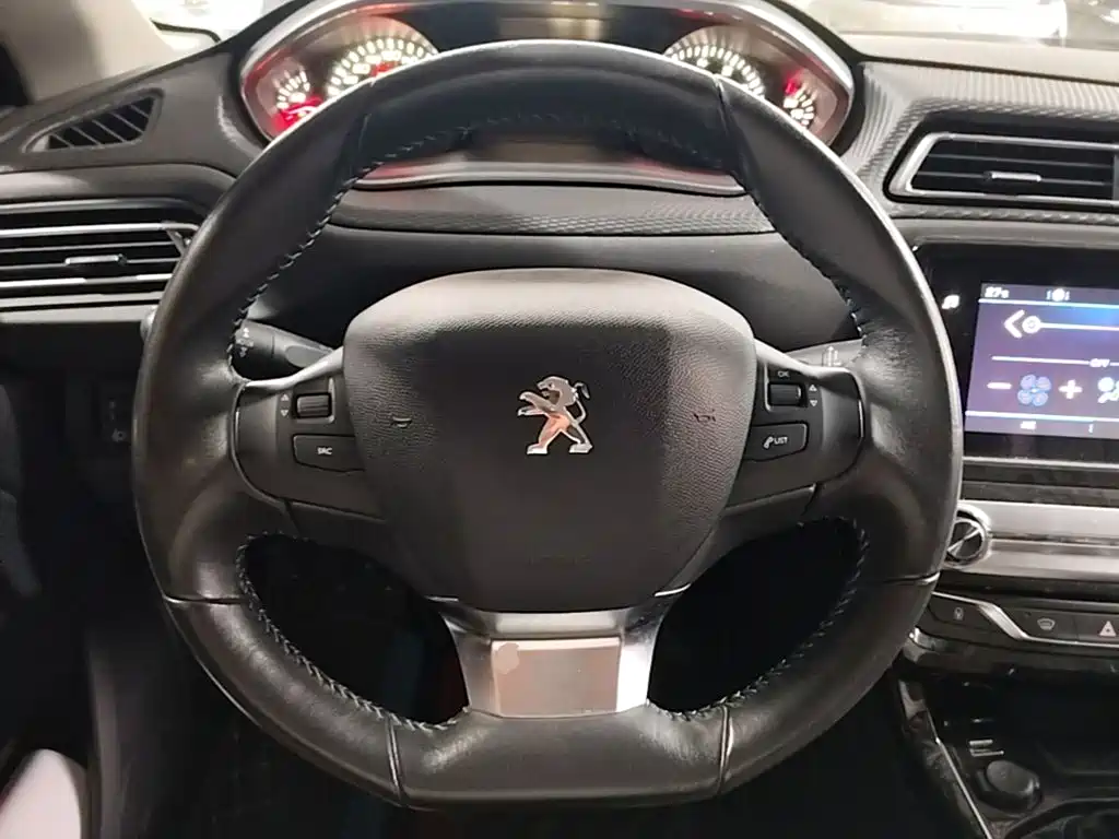 Peugeot 308 — миниатюра 11