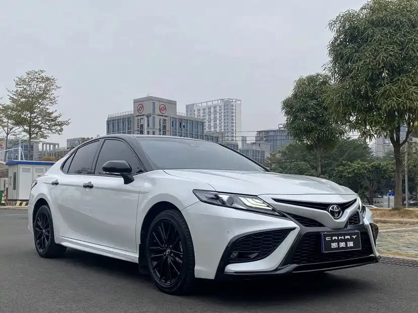 TOYOTA CAMRY
