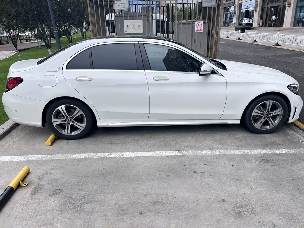 Mercedes-Benz C-Class — миниатюра 11