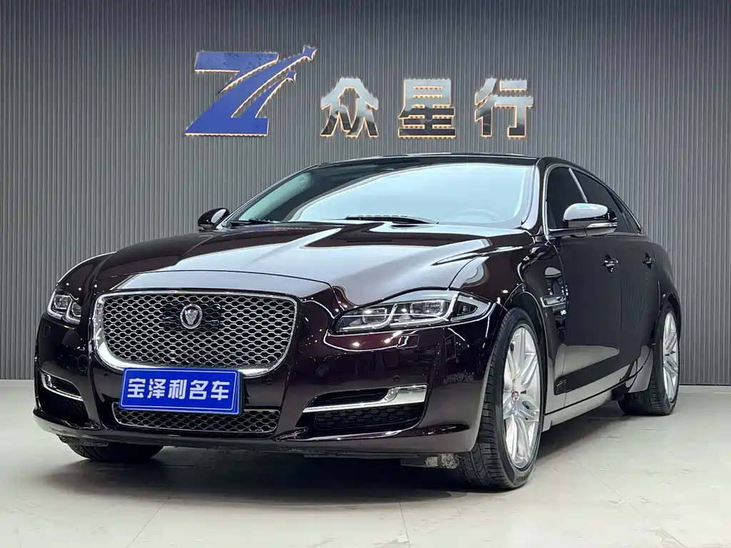 Jaguar XJ