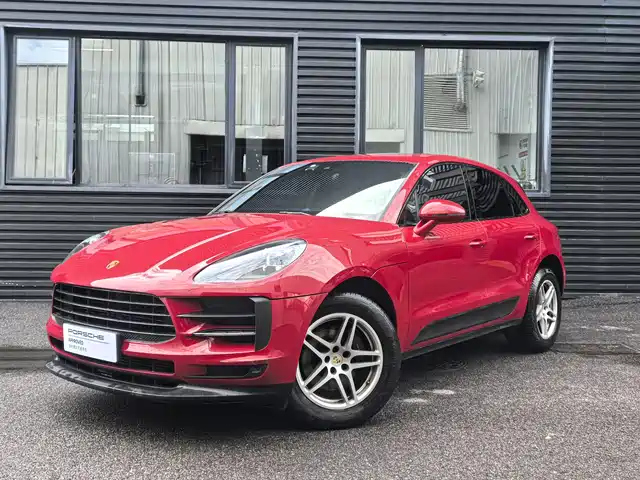 PORSCHE MACAN