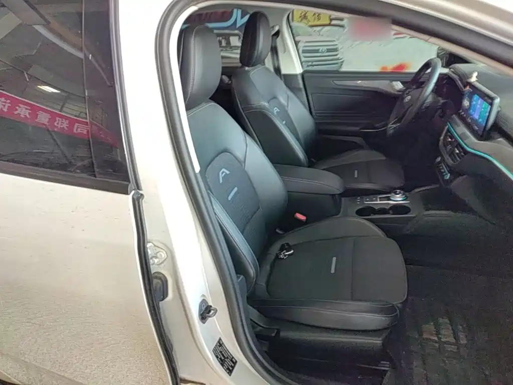Ford Focus Active — миниатюра 25