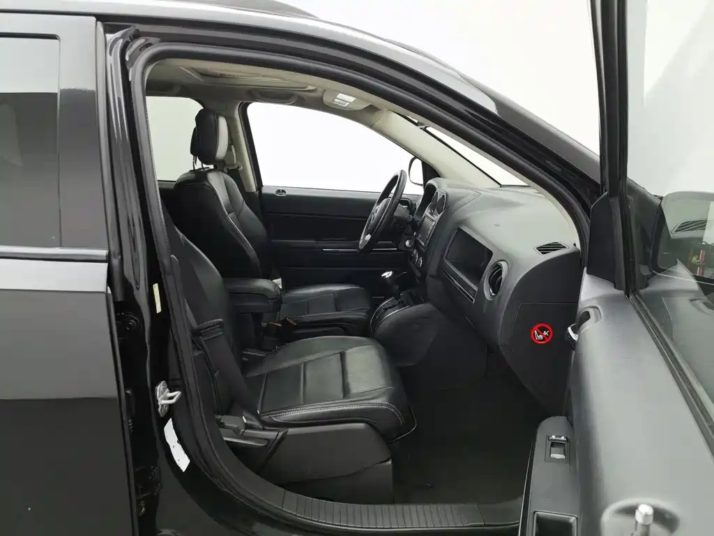 Jeep Compass (Import) — миниатюра 23