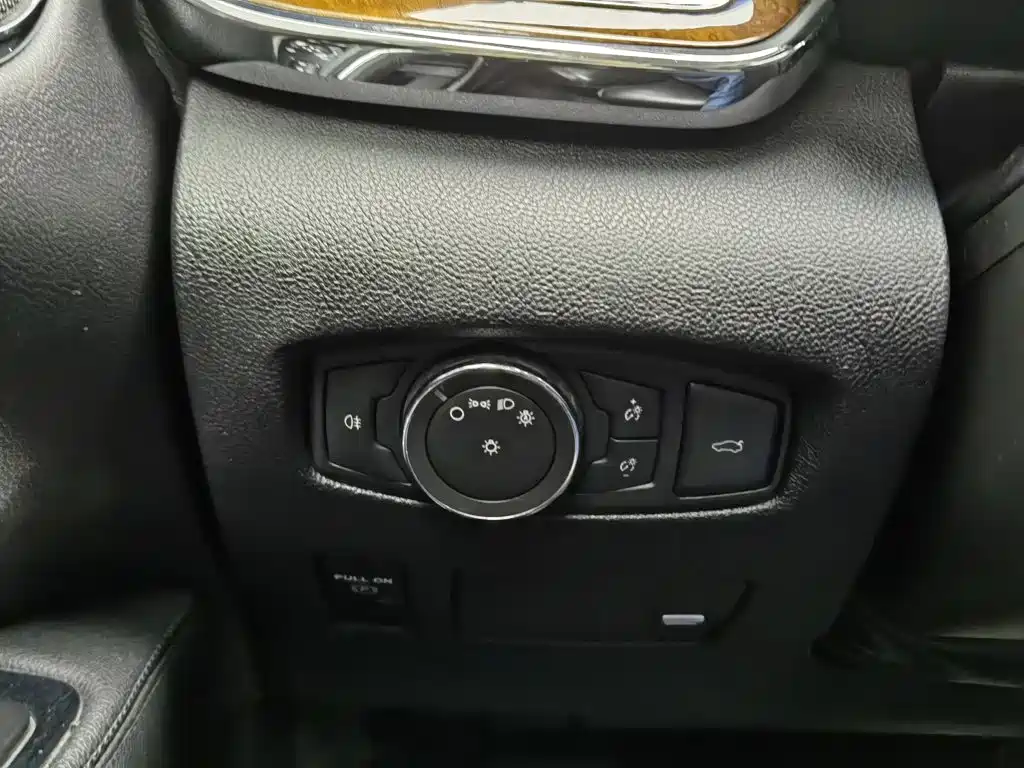 Lincoln Continental — миниатюра 21