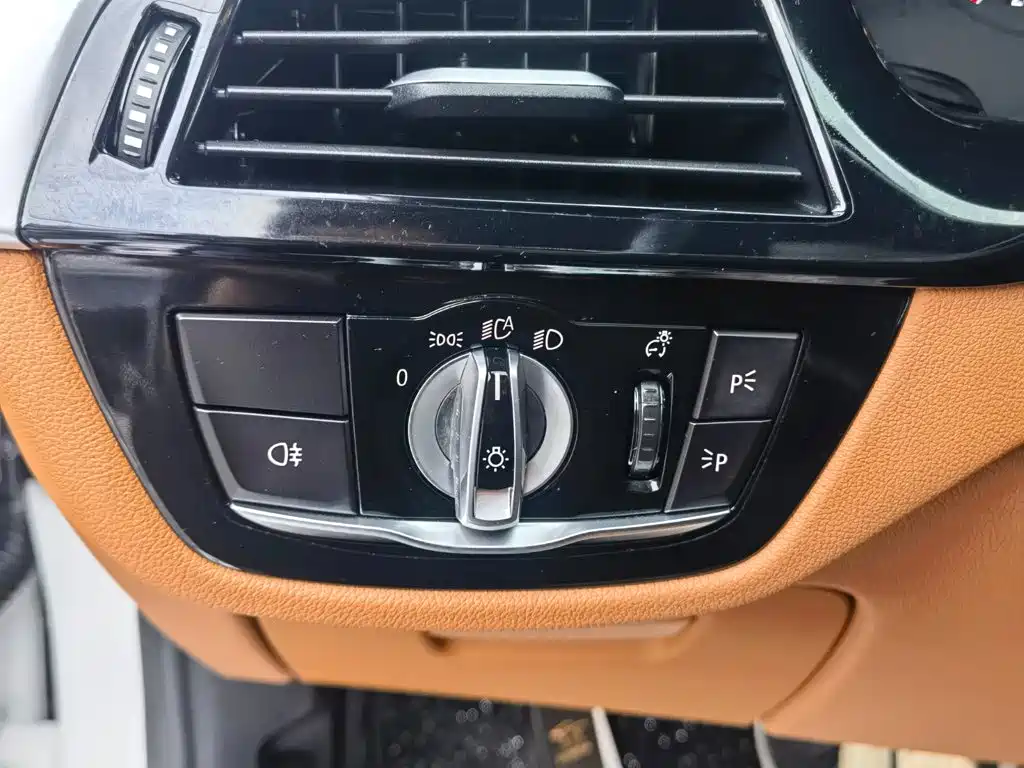 BMW 5 Series — миниатюра 38