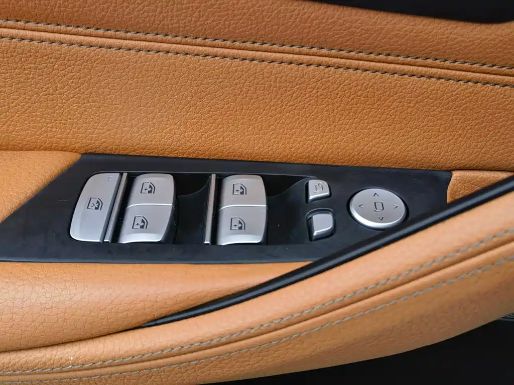 BMW 5 Series — миниатюра 41
