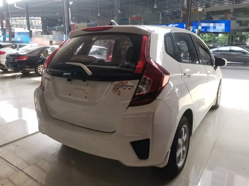 Honda Fit — миниатюра 7