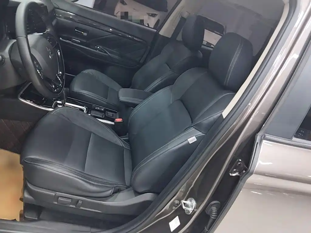 Mitsubishi Outlander — миниатюра 15