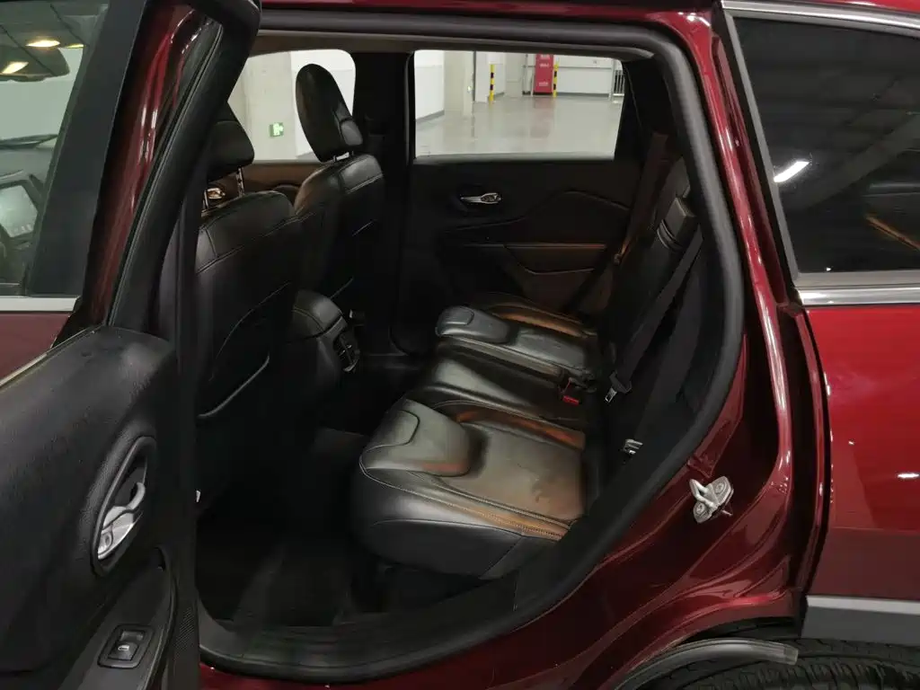 Jeep Cherokee — миниатюра 15
