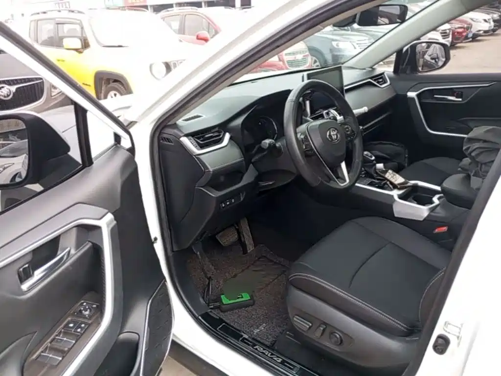 Toyota RAV4 — миниатюра 16
