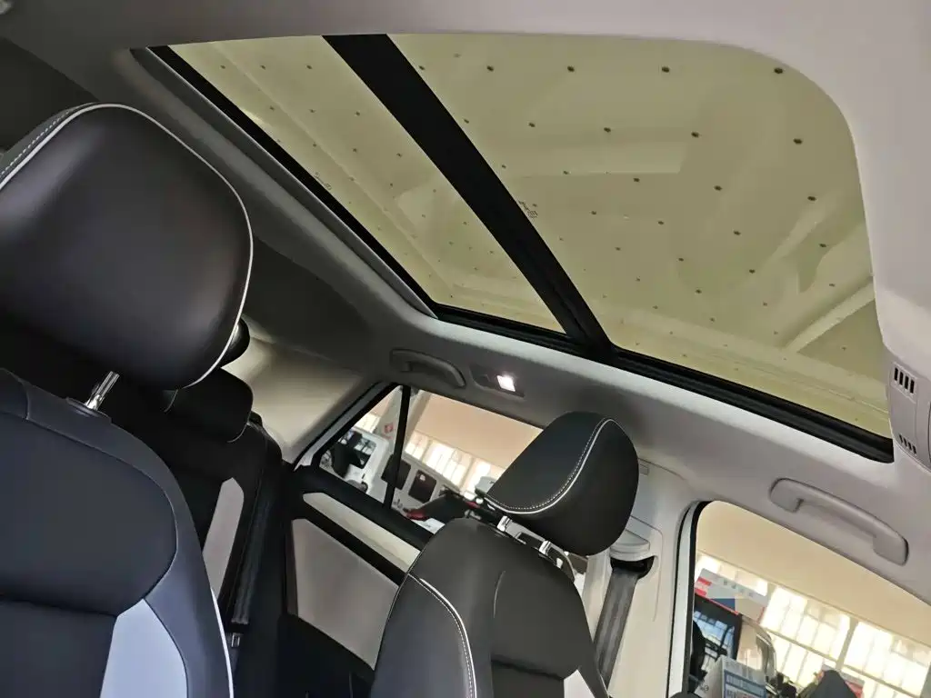 Volkswagen T-Roc — миниатюра 9