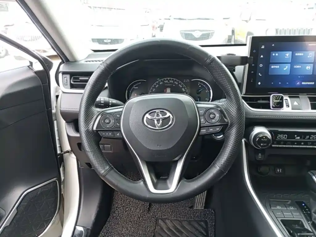 Toyota RAV4 — миниатюра 11