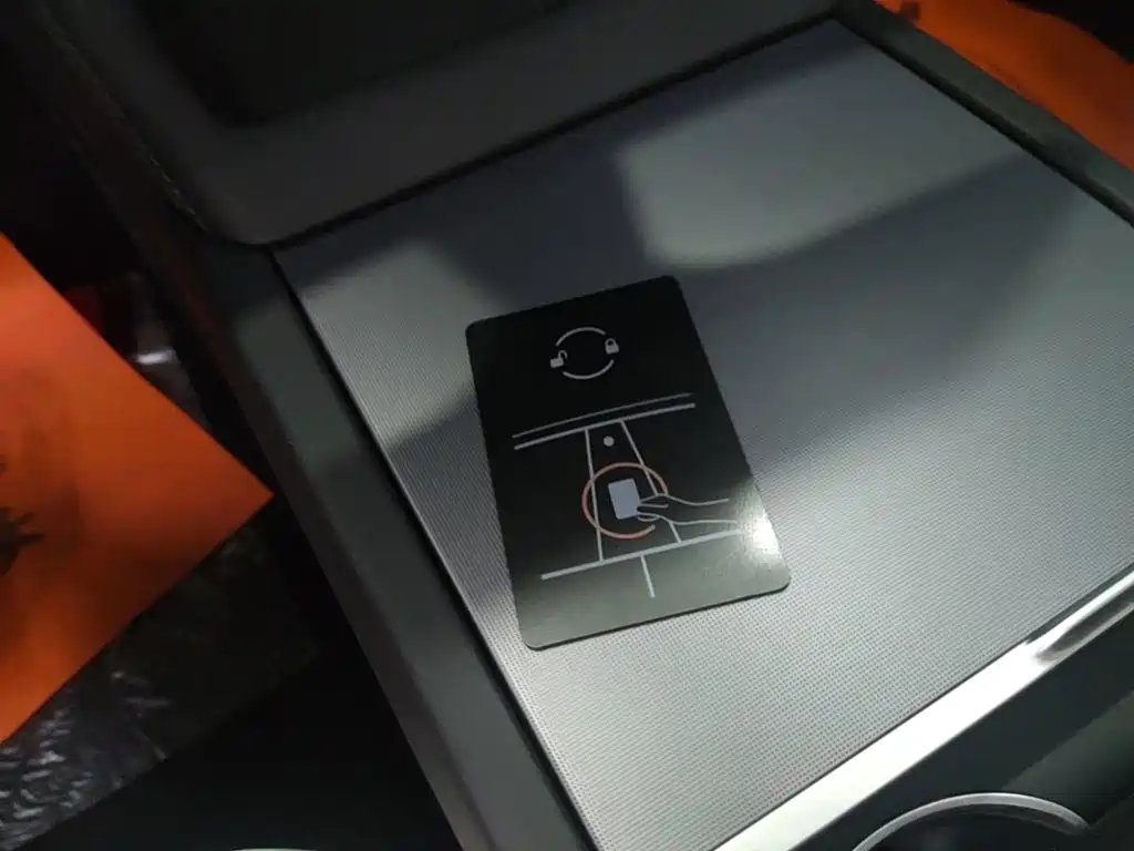 Tesla Model 3 — миниатюра 9