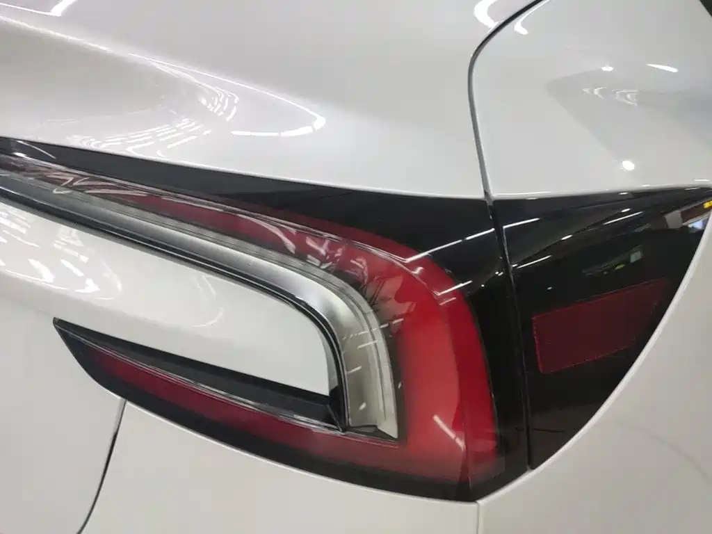 Tesla Model 3 — миниатюра 8