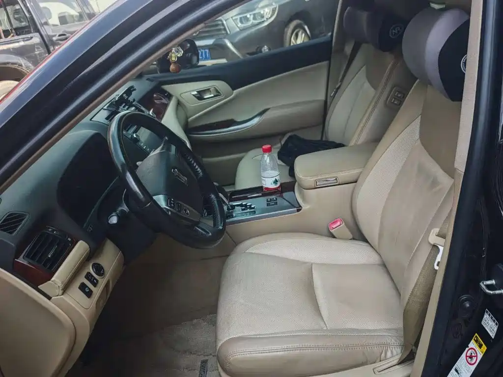 Toyota Crown — миниатюра 7