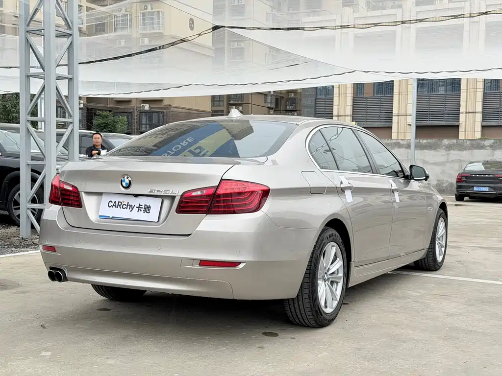 BMW 5 Series — миниатюра 4