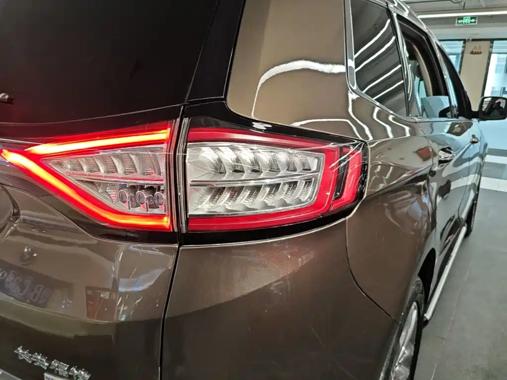 Ford Edge — миниатюра 8