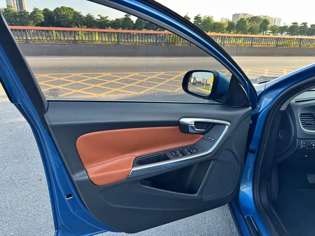 Volvo V60 — миниатюра 8