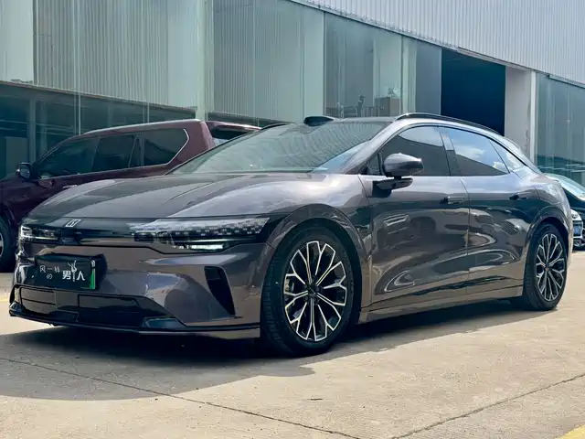 2025 Zeekr 007