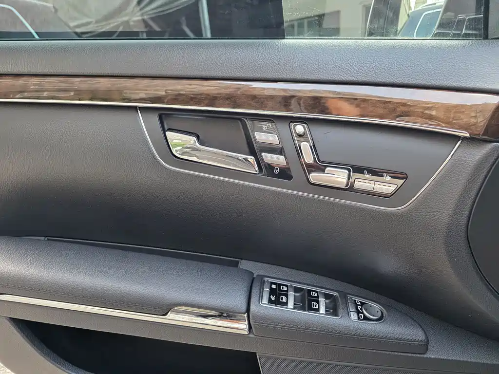 Mercedes-Benz S-Class — миниатюра 11