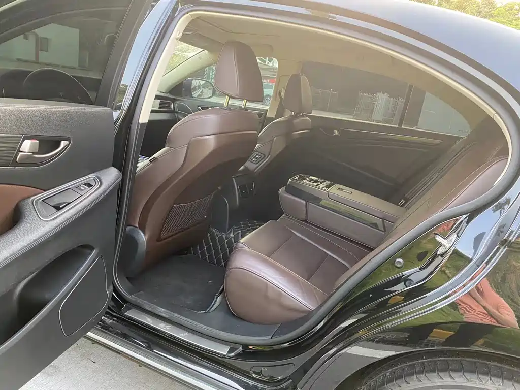 Hongqi Hongqi H7 — миниатюра 8
