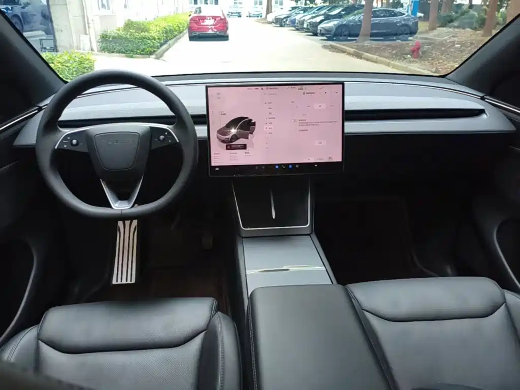 Tesla Model Y L — миниатюра 10
