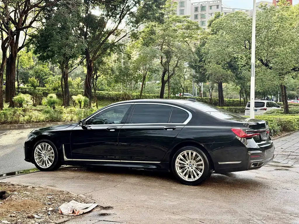 BMW 7 Series 7 2016 740Li Lead