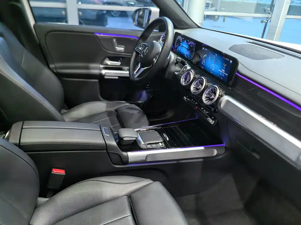 Mercedes-Benz GLB — миниатюра 12