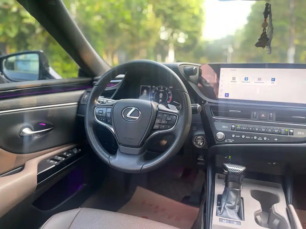 Lexus ES 2023 260