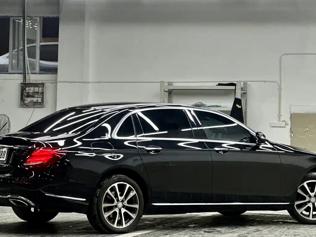 MERCEDES-BENZ E CLASS