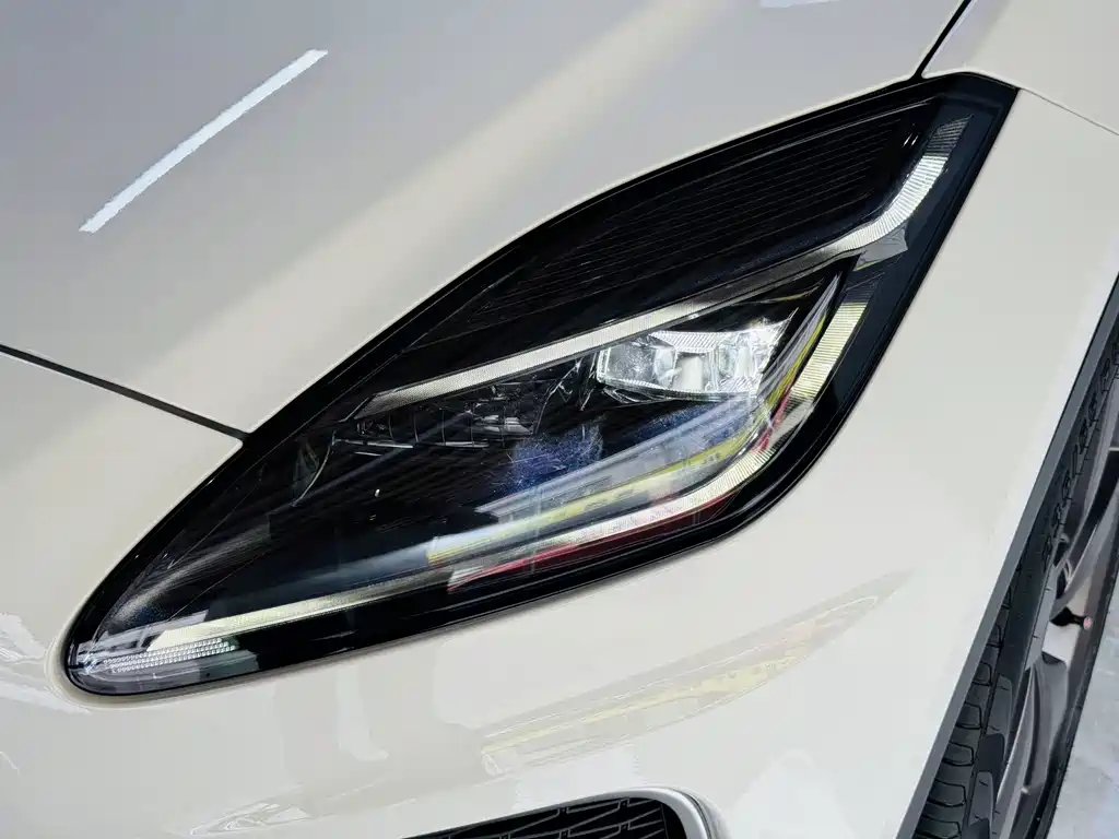 Jaguar E-PACE — миниатюра 6
