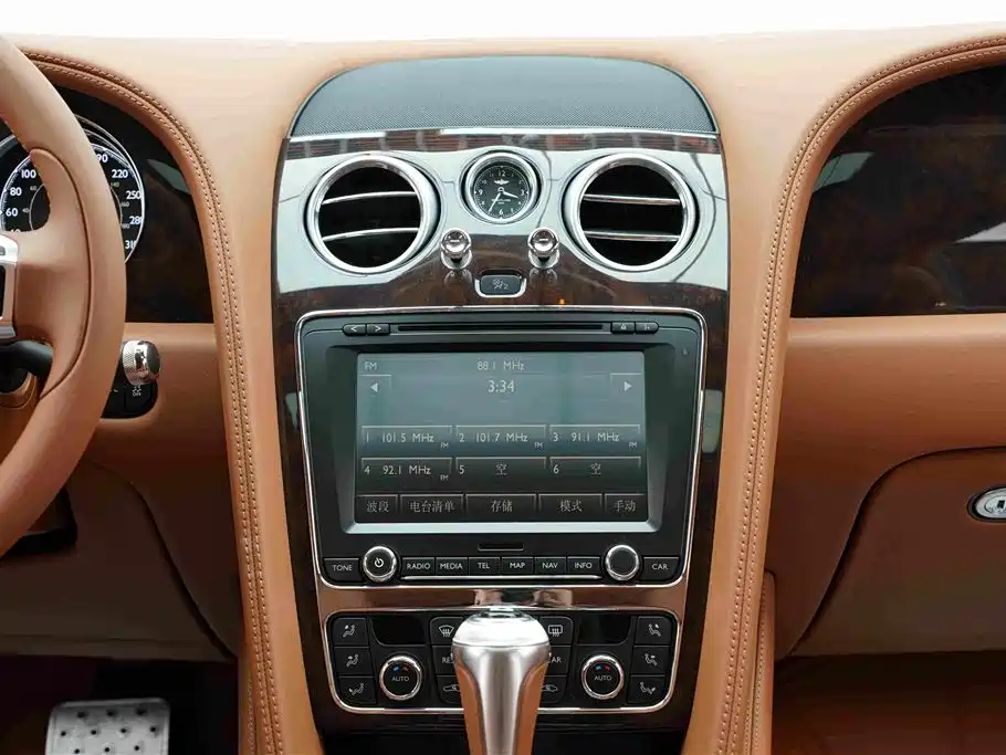 Bentley Flying Spur — миниатюра 32