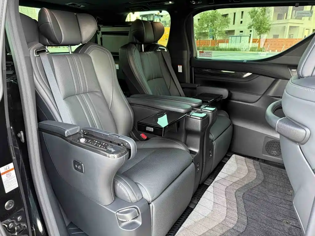 Lexus LM — миниатюра 14
