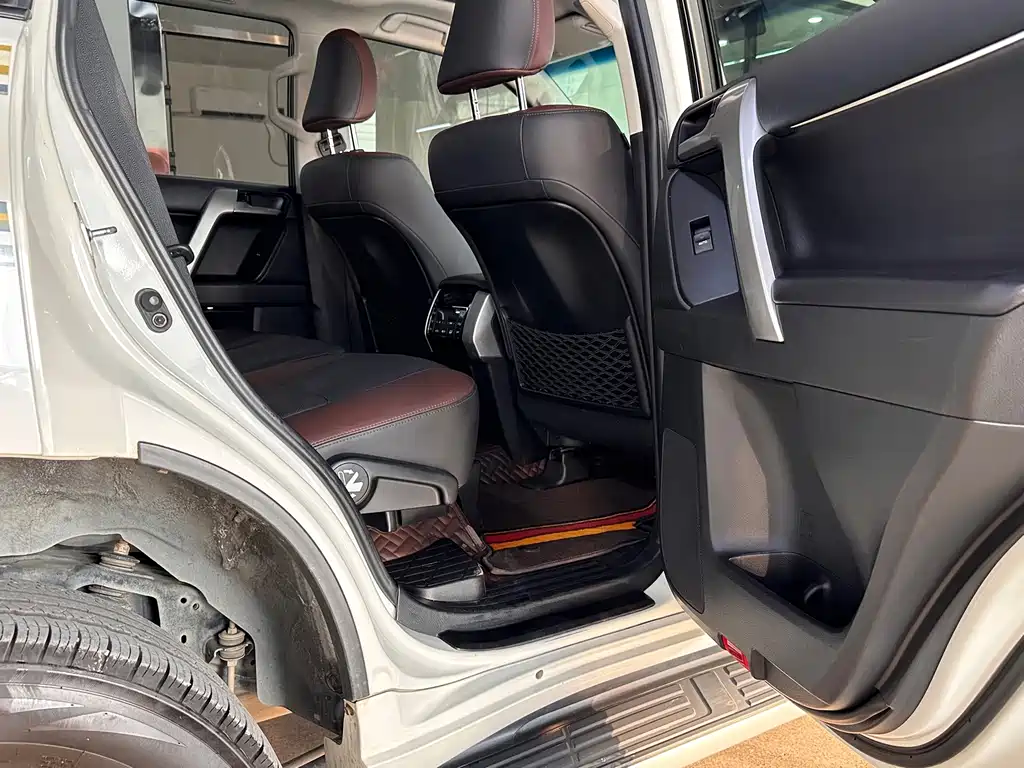 Toyota Prado — миниатюра 9