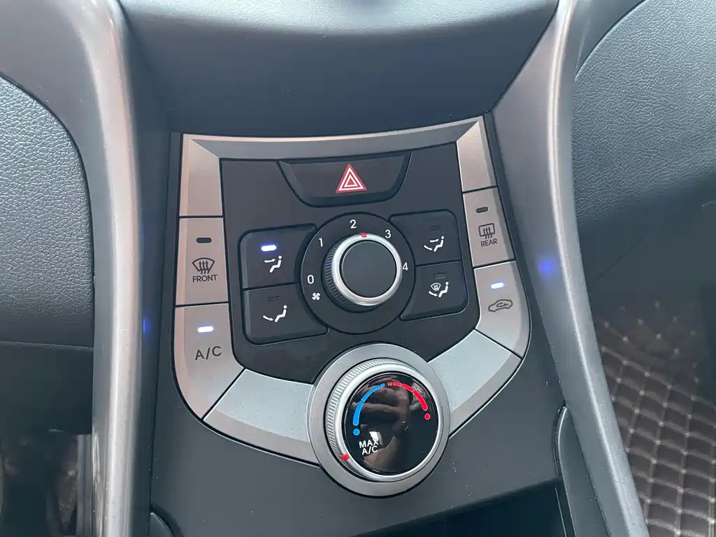 Hyundai Elantra Langdong — миниатюра 10