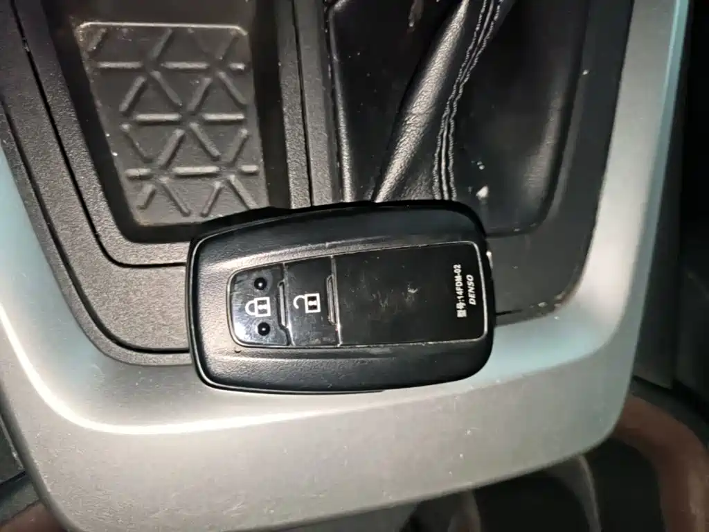 Toyota RAV4 — миниатюра 9
