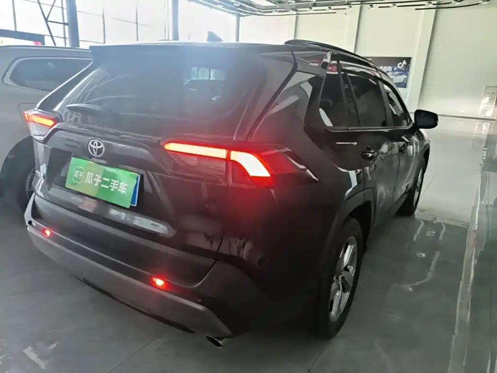 Toyota RAV4 — миниатюра 7