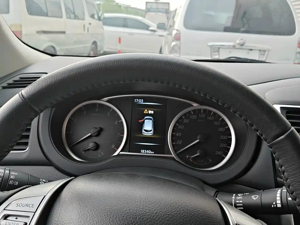Nissan Tiida — миниатюра 12
