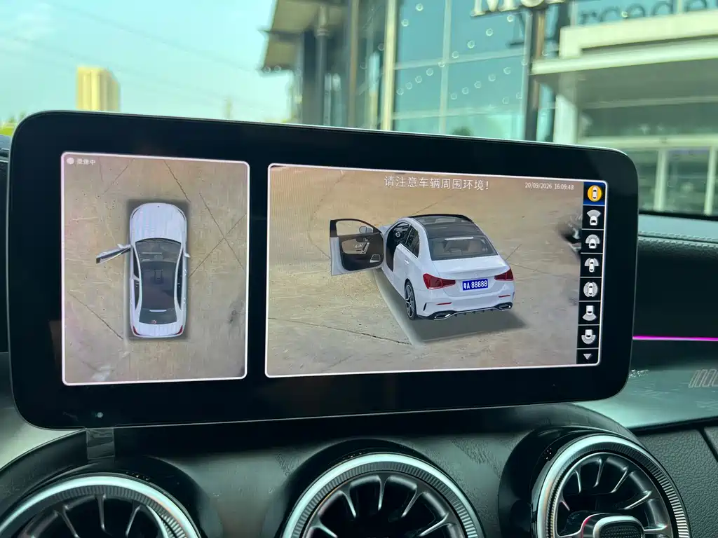 Mercedes-Benz C-Class — миниатюра 13
