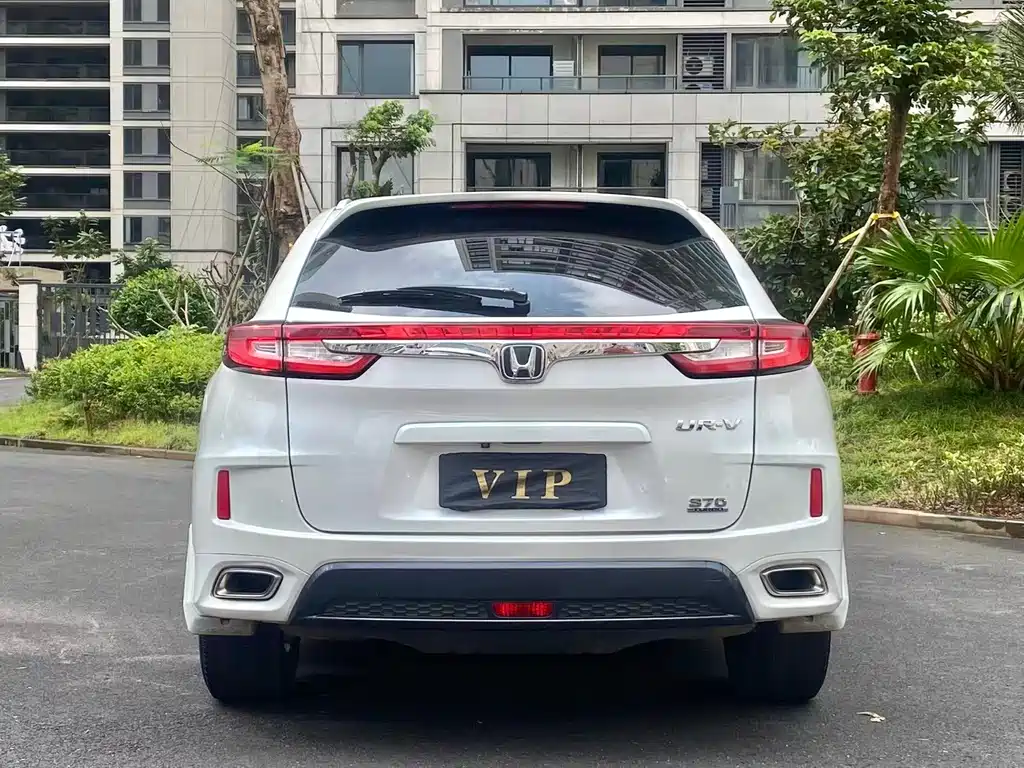 HONDA UR V