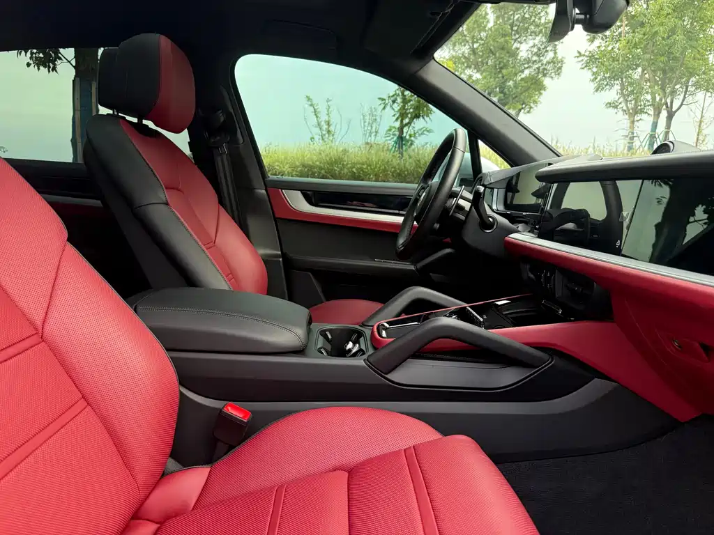 Porsche Cayenne — миниатюра 7
