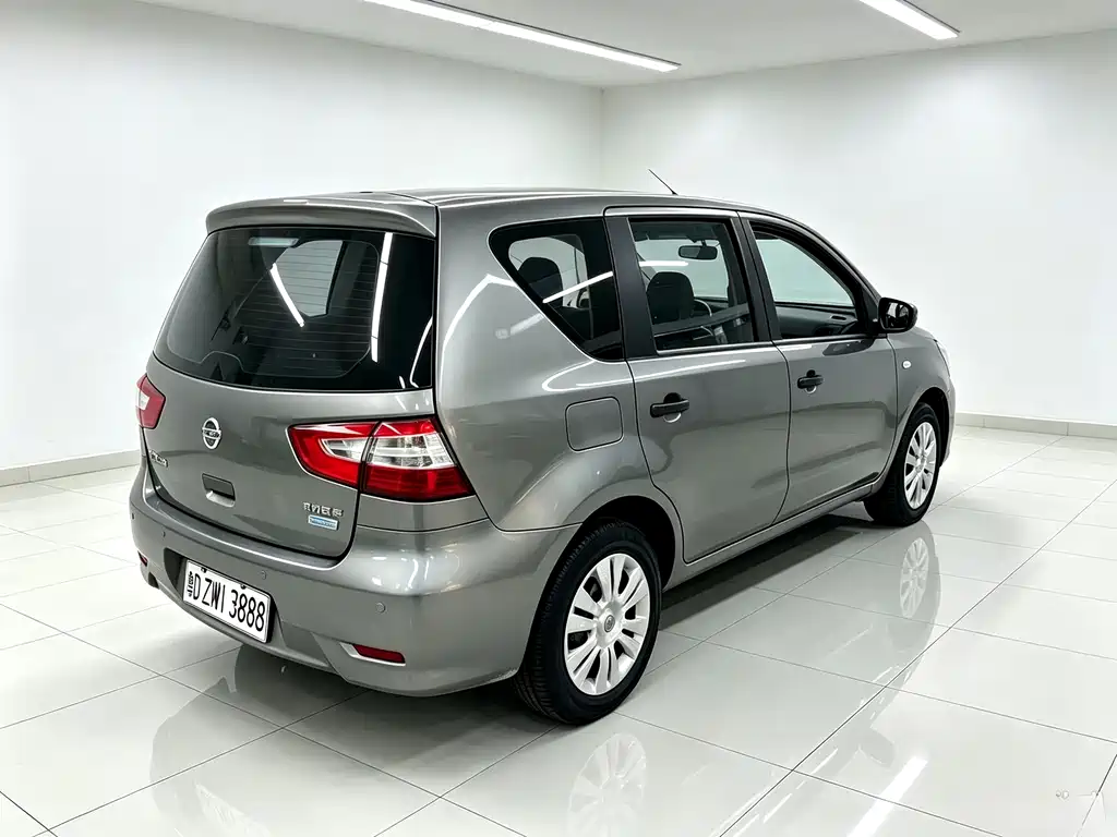 Nissan Livina — миниатюра 7