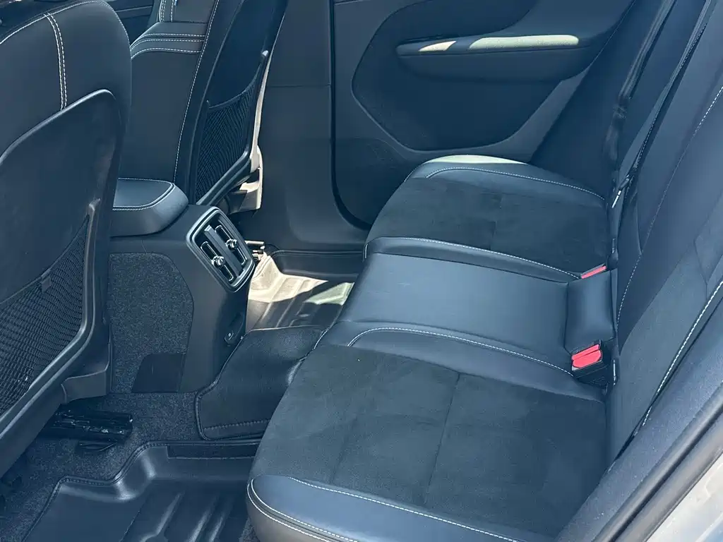 Volvo XC40 NEV — миниатюра 5