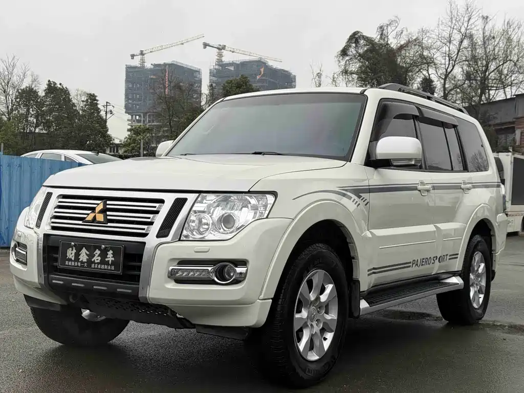 Mitsubishi Pajero (Import)